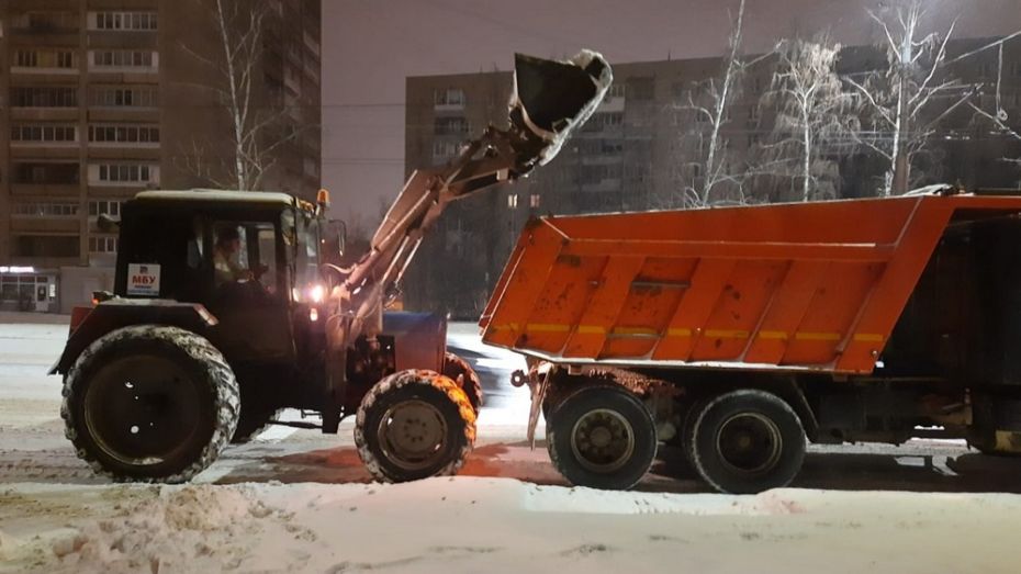 Более 2 тыс кубометров снега вывезли за ночь с улиц Воронежа