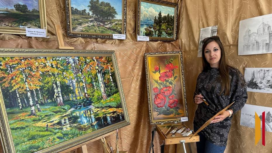 В бутурлиновском селе Козловка открылась выставка картин местной художницы и многодетной матери Зинаиды Лухтановой