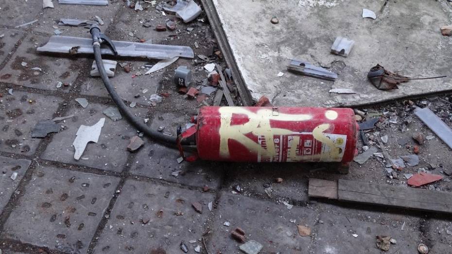 Горожане вызвали спецслужбы из-за найденного огнетушителя в центре Воронежа