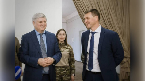 Воронежский губернатор поздравил своего заместителя Дмитрия Маслова с днем рождения