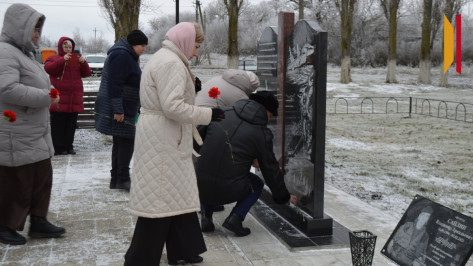 В терновском селе Николаевка открыли памятник погибшим при исполнении воинского долга землякам
