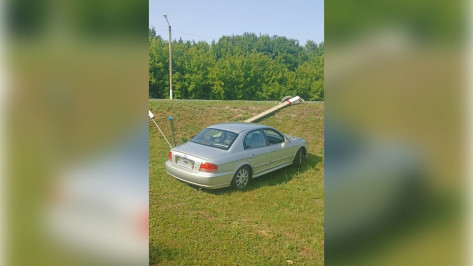 В Воронежской области автомобиль Hyundai врезался в столб: пострадал 10-летний мальчик