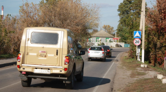 В ольховатском поселке на опасном повороте установили «лежачих полицейских»