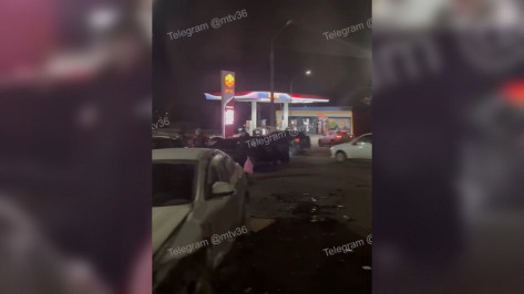 В Воронеже в массовой аварии у стадиона «Динамо» пострадал мужчина