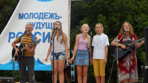 Репьевские исполнители бардовских песен стали лауреатами фестиваля «Берег»
