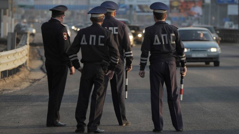 В Воронеже инспекторов ДПС подозревают в вымогательстве взятки у пьяного водителя