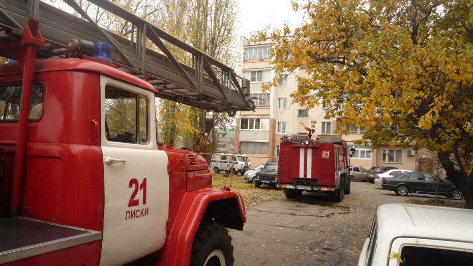 Лискинские пожарные спасли из задымленной квартиры 45-летнего мужчину