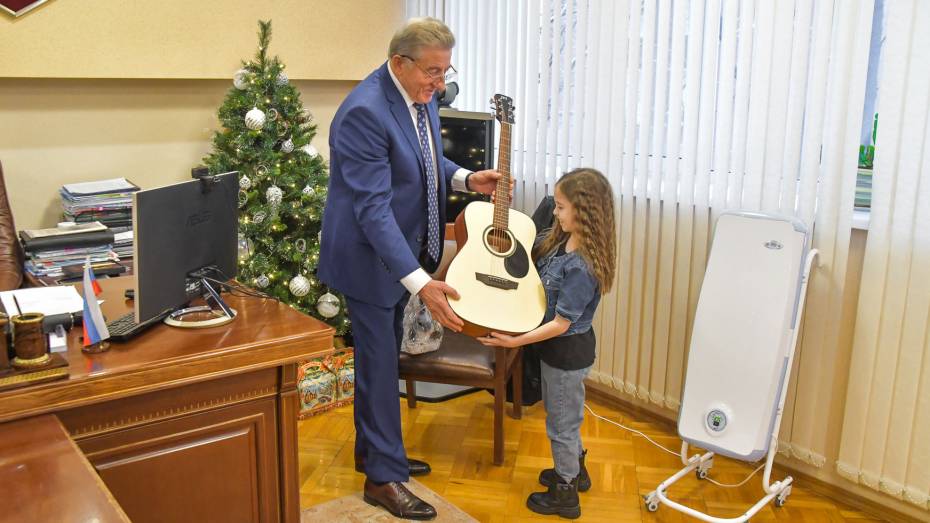 Воронежский сенатор Сергей Лукин: «Елка желаний» позволяет исполнить детские мечты