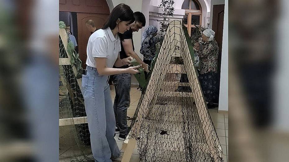 Лискинцев попросили помочь с плетением маскировочных сетей