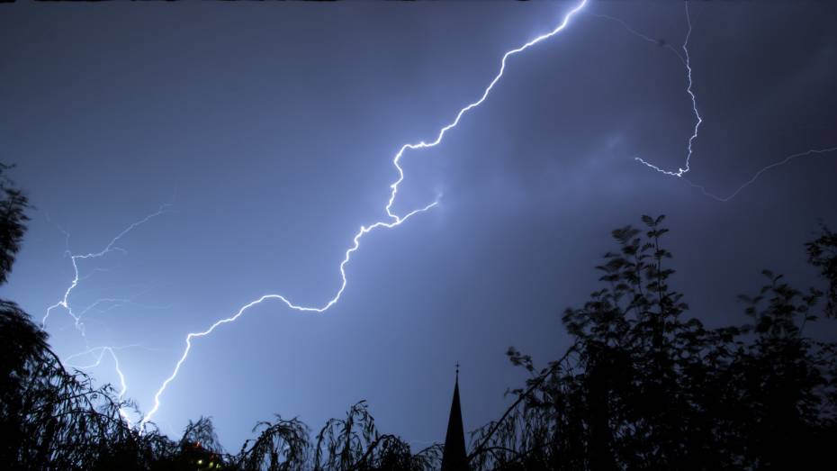 Воронежцев предупредили о грозах