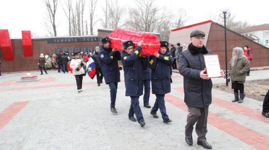 В новохоперском селе Красное перезахоронили останки погибшего под Смоленском земляка