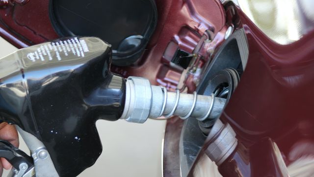 Все виды автомобильного топлива подешевели в Воронежской области