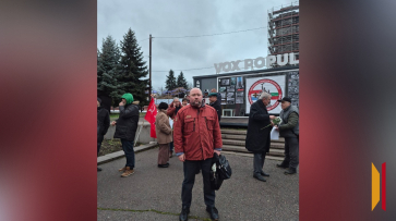 Сотрудник РИА «Воронеж» возложил цветы к памятнику Советской армии в Софии