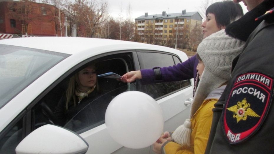 Богучарские школьники напомнили водителям о Правилах дорожного движения