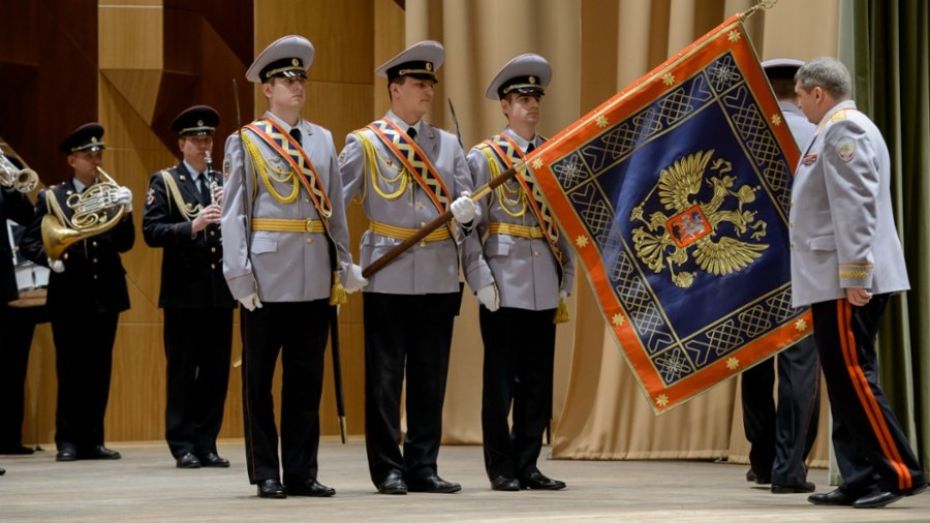 Воронежские полицейские получили новое знамя МВД