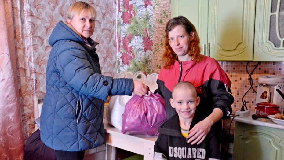 Поворинцев попросили помочь одаренным детям и находящимся в сложной ситуации семьям