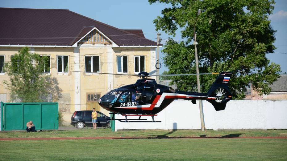 Получившего удар током подростка перевезли вертолетом из Острогожска в Воронеж