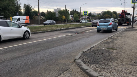 На дороге в Воронеже провалился асфальт