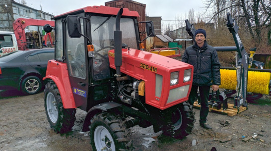В Новой Усмани для уборки улиц приобрели мини-трактор «Беларус»