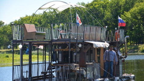 Житель Воронежской области построил 2-уровневый корабль за 3 месяца