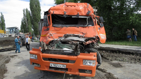 Очевидец рассказал о столкновении поезда и «КАМАЗа» в Воронежской области