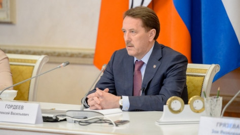 Губернатор Воронежской области заработал почти 10 млн рублей в 2015 году