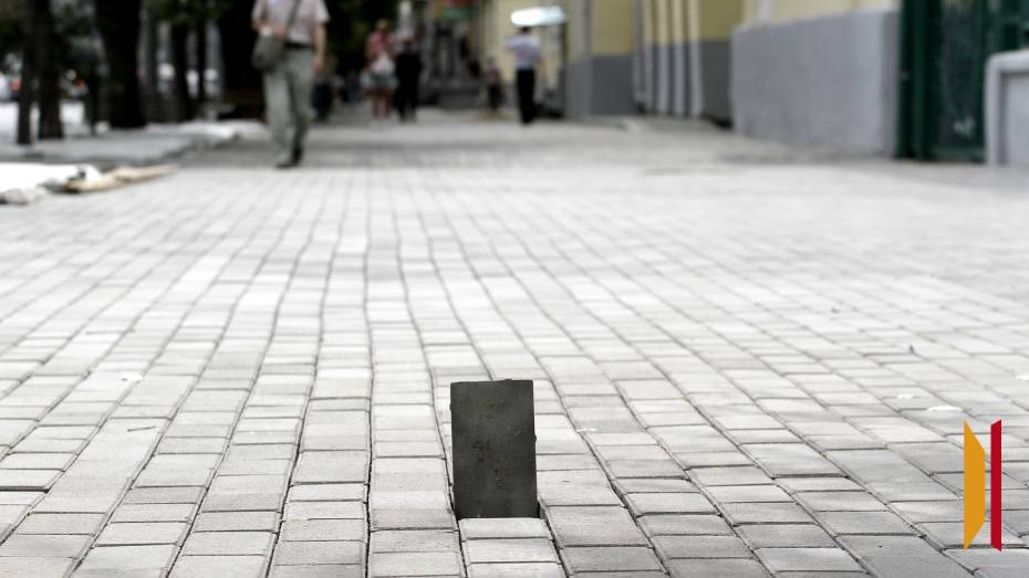 УК выплатила 80 тыс рублей воронежскому музыканту из-за плохо уложенной тротуарной плитки