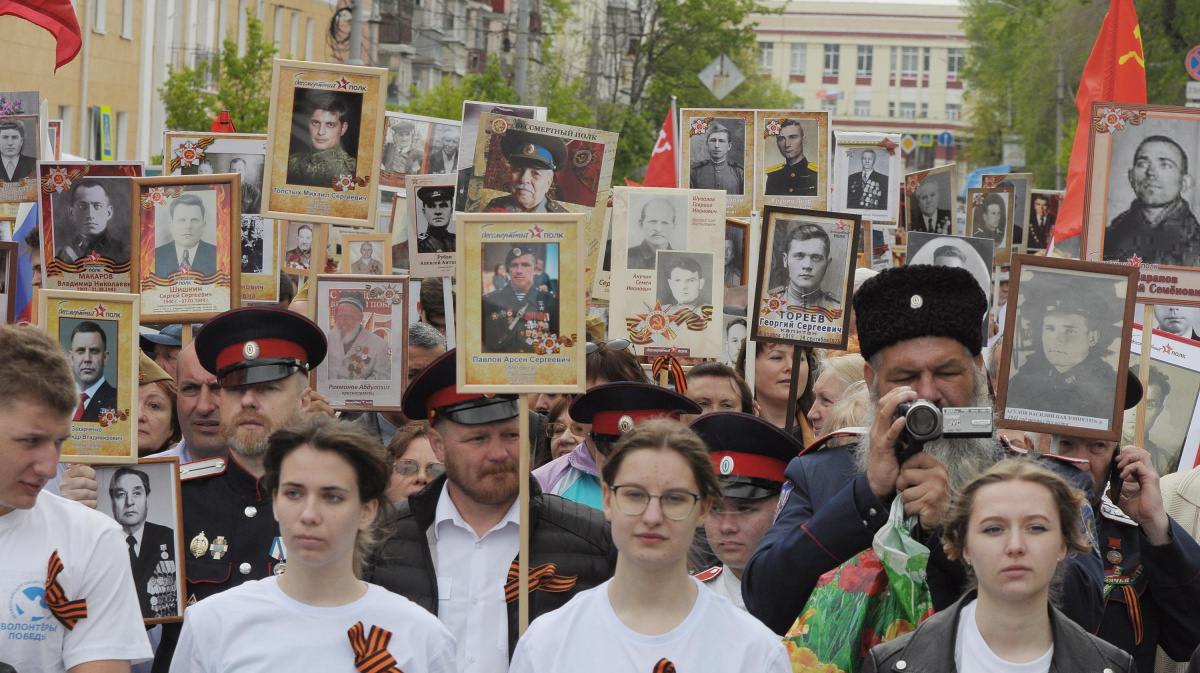 Волонтеры для бессмертного полка