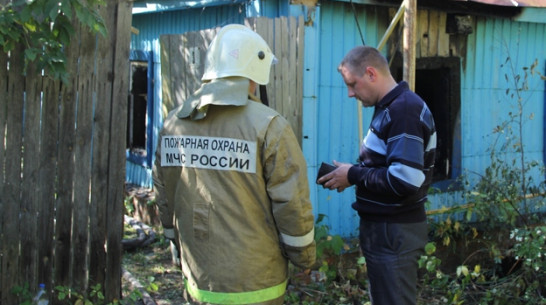 В Новохоперске из-за короткого замыкания сгорел жилой дом