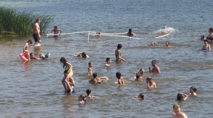 В Воронеже 72-летняя женщина утонула на пляже в Боровом