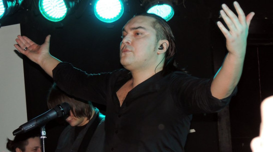 Солиста «Кукрыниксов» на концерте в Воронеже ударило током