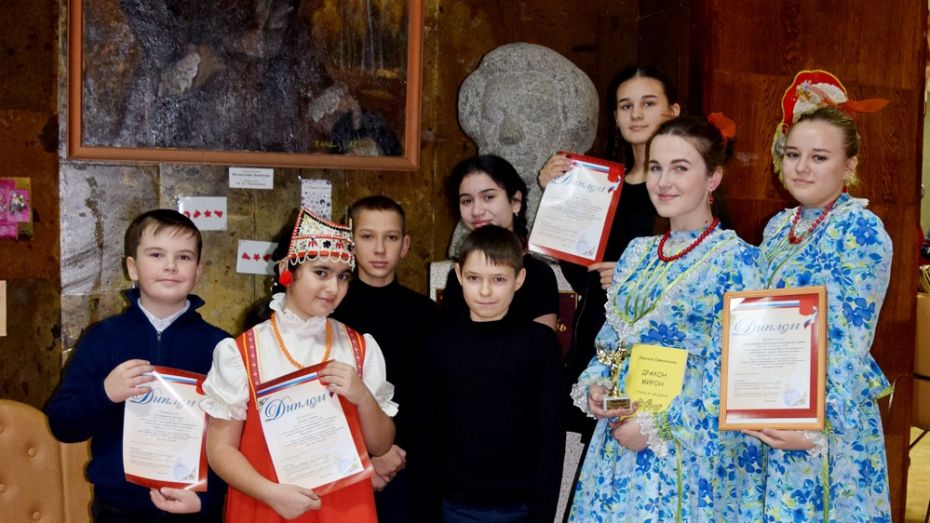 Хохольские школьники стали лауреатами конкурса чтецов «Души прекрасные порывы»