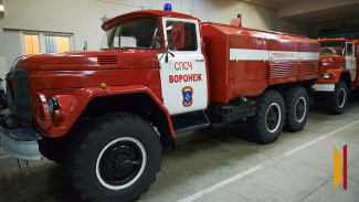 В Воронеже загорелся автобус в ангаре на улице Серафимовича