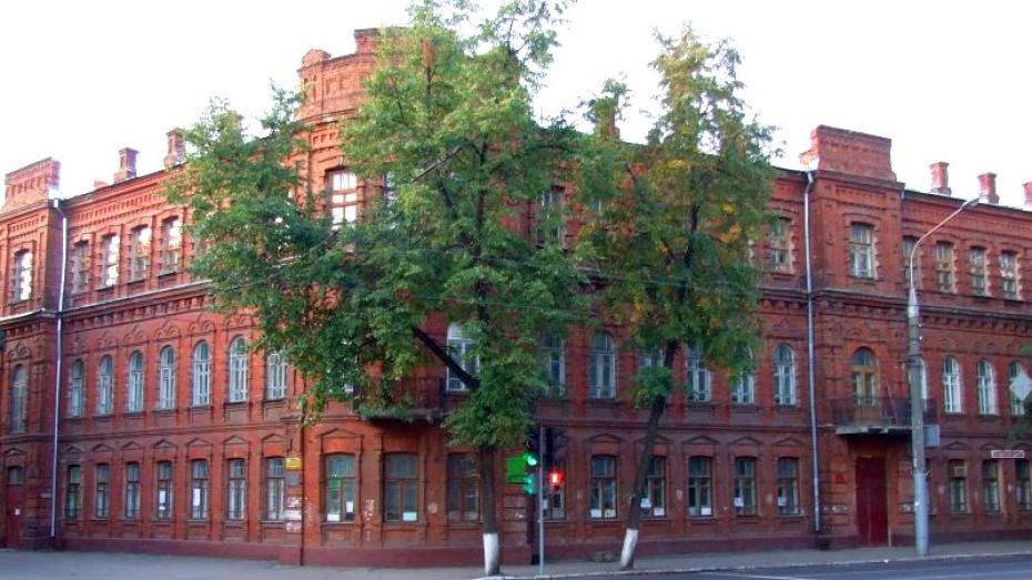 В центре Воронежа капитально отремонтируют здание школы XIX века