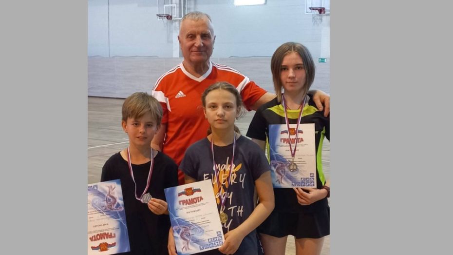 Рамонские теннисисты выиграли «золото» и 2 «серебра» на межрайонном турнире