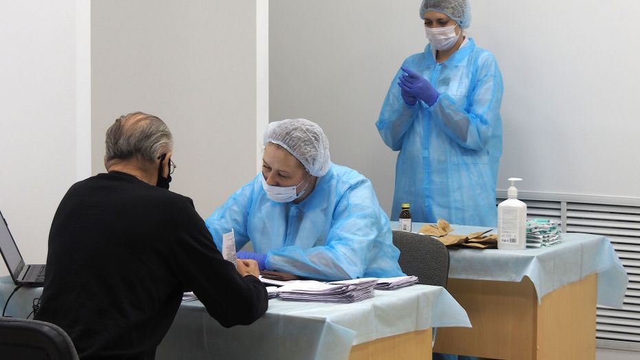 Почти 1,4 млн жителей Воронежской области получили два компонента вакцины от ковида