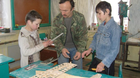 Петропавловский умелец создал в селе Бычок авиамодельный кружок