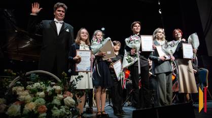 «С Воронежем у меня давняя любовная связь»: Денис Мацуев вручил шести юным музыкантам стипендии фонда «Новые имена»