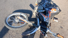 Мотоциклист врезался в припаркованный грузовик и погиб под Воронежем