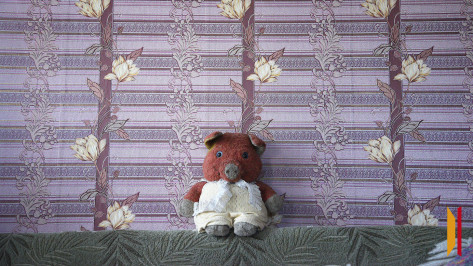 Родителей трехлетней девочки из Воронежа, оставленной матерью без еды и воды, не могут лишить прав