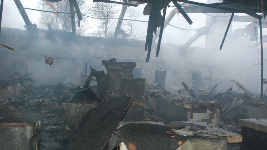 Прокуратура найдет виновных в пожаре на крытом рынке в Воронежской области