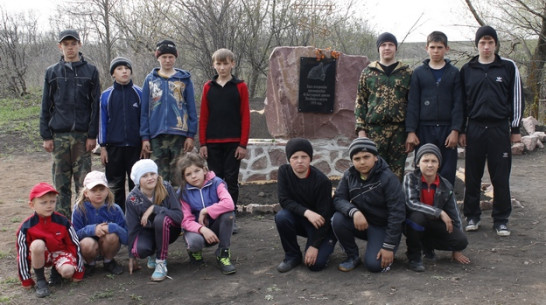 Верхнемамонские школьники разыскали и благоустроили захоронение красноармейцев