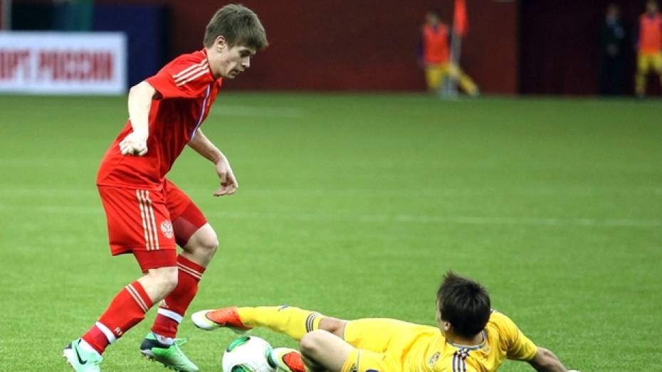Футболиста воронежского «Факела» Альберта Шарипова снова вызвали в молодежную сборную страны