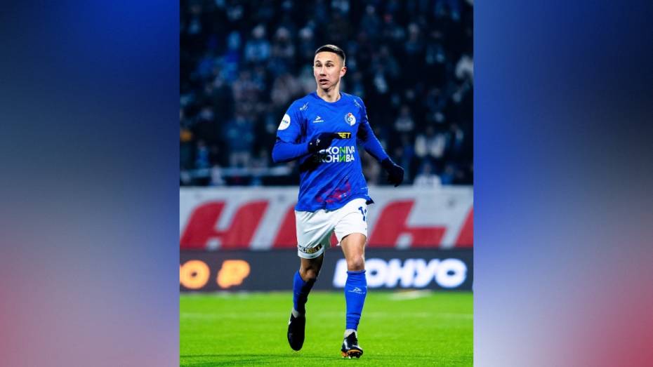 Воронежский «Факел» продлил контракт с полузащитником Ильнуром Альшиным