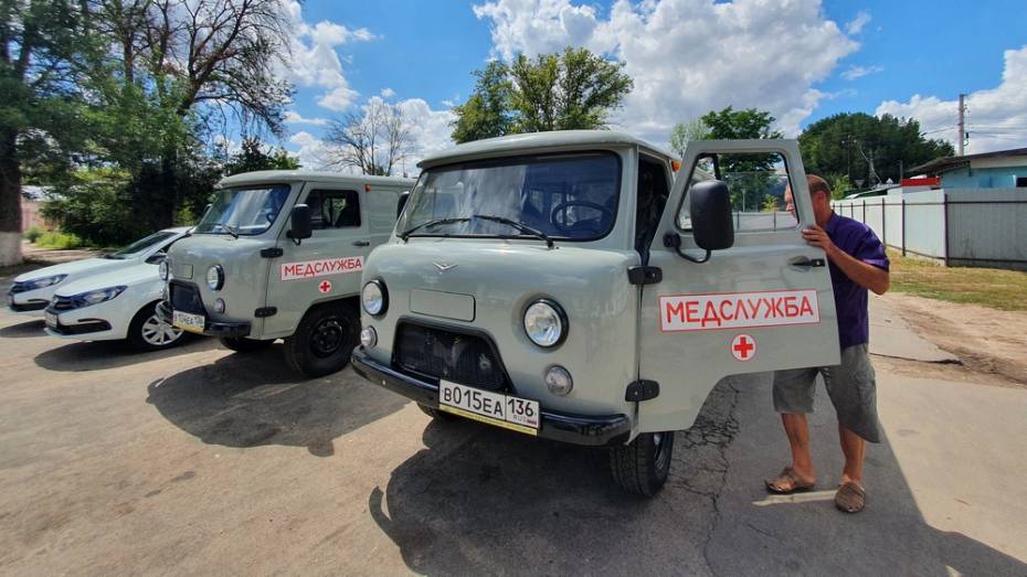 Острогожская больница получила 4 автомобиля для медиков