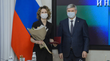Губернатор вручил правительственные награды воронежским медикам