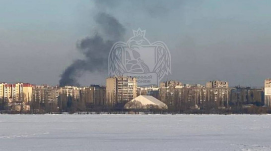 В Железнодорожном районе Воронежа загорелись гаражи