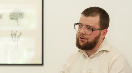 «Что-то происходит» с дрожжами. Зачем воронежский художник сделал игру про людей и грибы