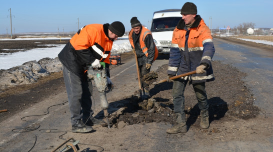 Нижнедевицкие дорожники приступили к ямочному ремонту дорог