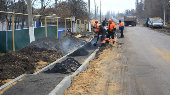 В воробьевском поселке Первомайский построили тротуар на улице Шевченко 